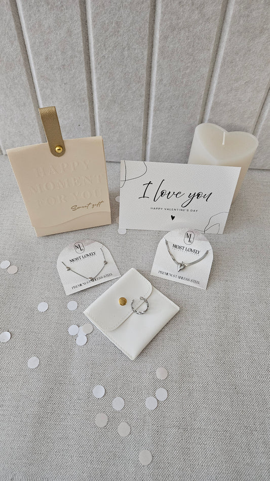 Schmuckset aus Edelstahl in Silber mit Herzmotiven | Valentinstagsgeschenk