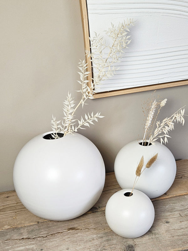 J-Line Vase Ball - Keramik - mattweiß - mittel 17 cm