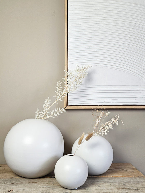 J-Line Vase Ball - Keramik - mattweiß - mittel 17 cm