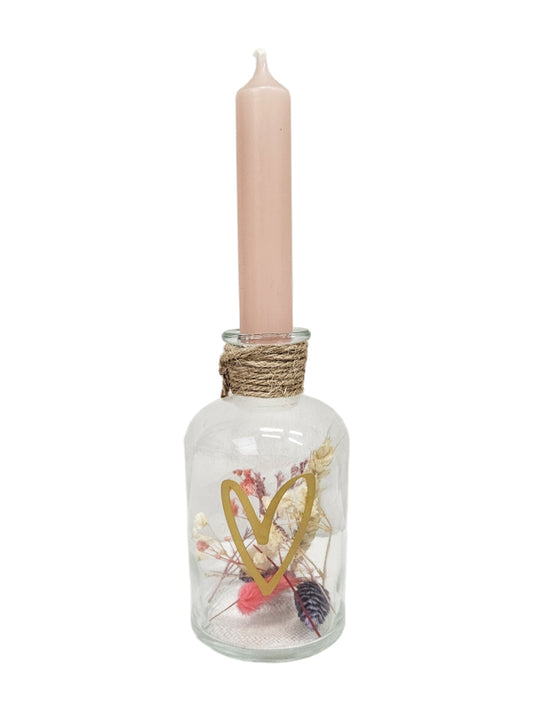 Flaschenvase mit Kerze und Trockenblumen