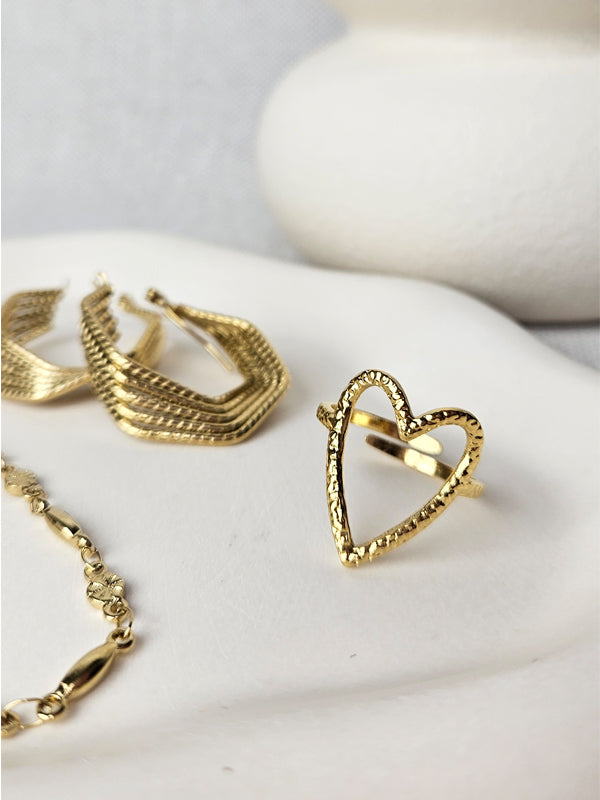 Edelstahlring Love gehämmert gold